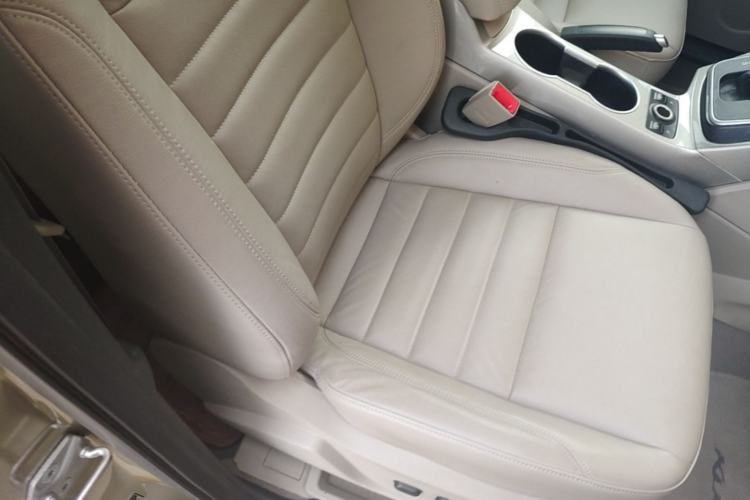 Used Ford Kuga 2015 2.0L GTDi Four-Wheel Drive Prestige Model Right Front Seat
