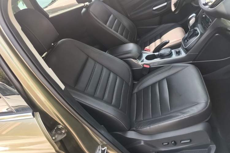 Used Ford Kuga 2015 2.0L GTDi Four-Wheel Drive Prestige Model Right Front Seat