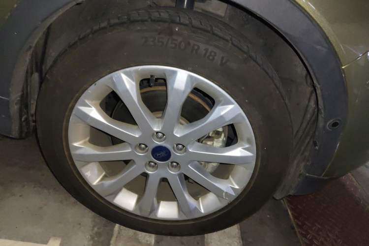 Used Ford Kuga 2015 2.0L GTDi Four-Wheel Drive Prestige Model Right Front Wheel Hub