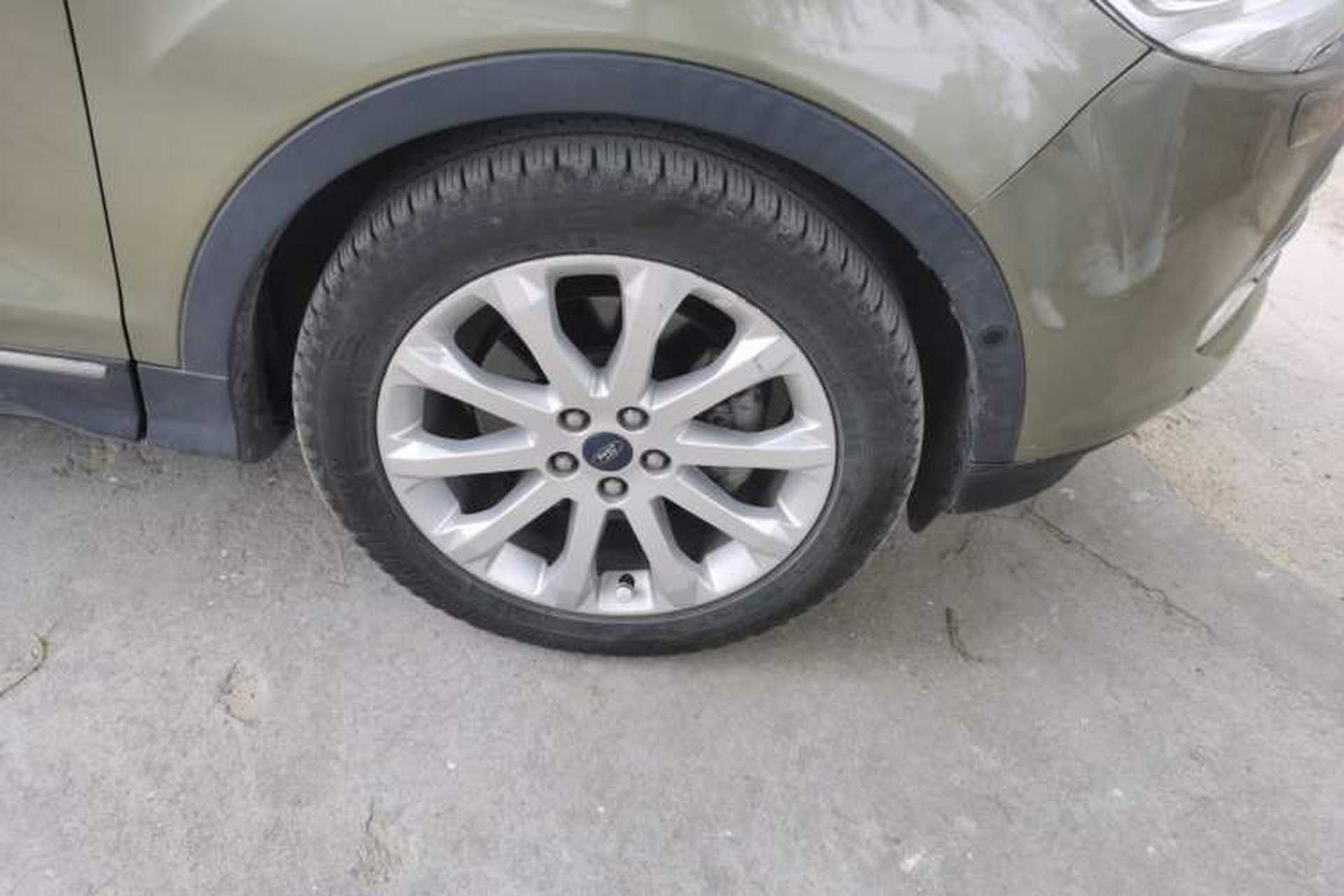 Used Ford Kuga 2015 2.0L GTDi Four-Wheel Drive Prestige Model Right Front Wheel Hub