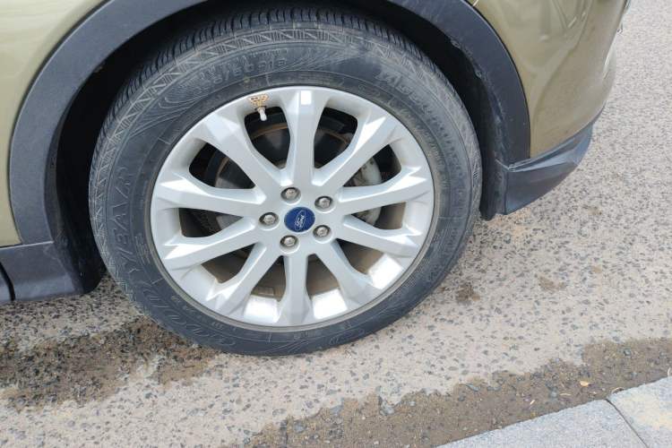 Used Ford Kuga 2015 1.5L GTDi Two-Wheel Drive Fashion Edition Right Front Wheel Hub