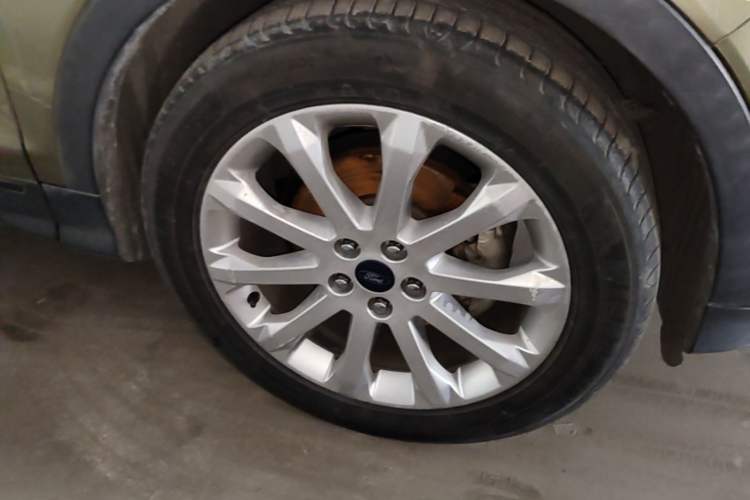 Used Ford Kuga 2015 1.5L GTDi Two-Wheel-Drive Comfort Model Right Front Wheel Hub