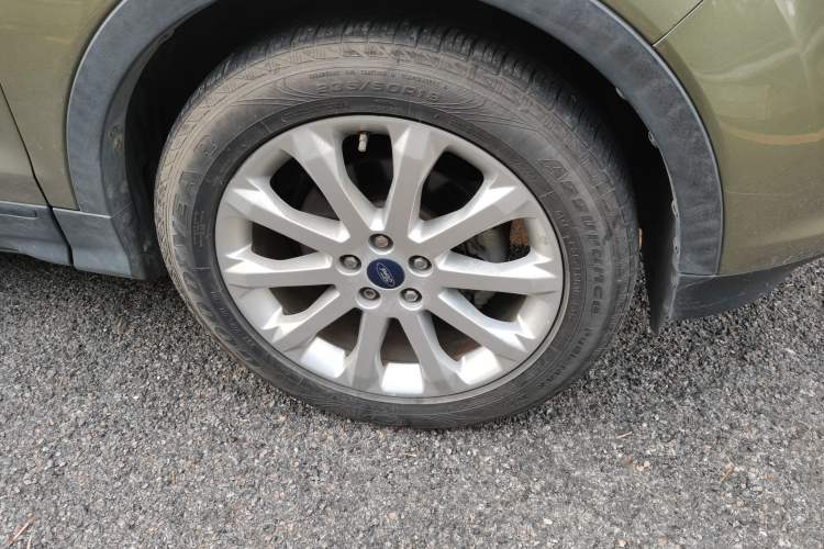 Used Ford Kuga 2015 1.5L GTDi Two-Wheel-Drive Comfort Model Right Front Wheel Hub
