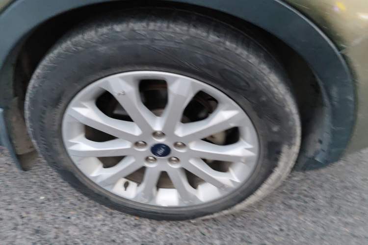 Used Ford Kuga 2015 1.5L GTDi Two-Wheel Drive Fashion Edition Right Front Wheel Hub