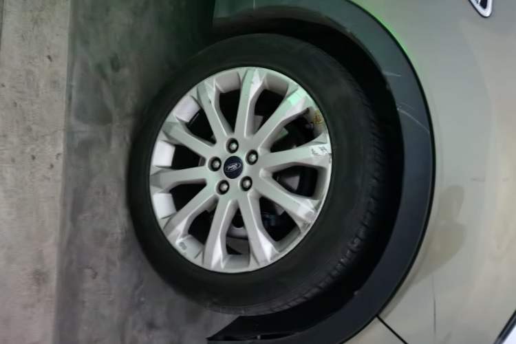 Used Ford Kuga 2015 1.5L GTDi Two-Wheel Drive Fashion Edition Right Front Wheel Hub