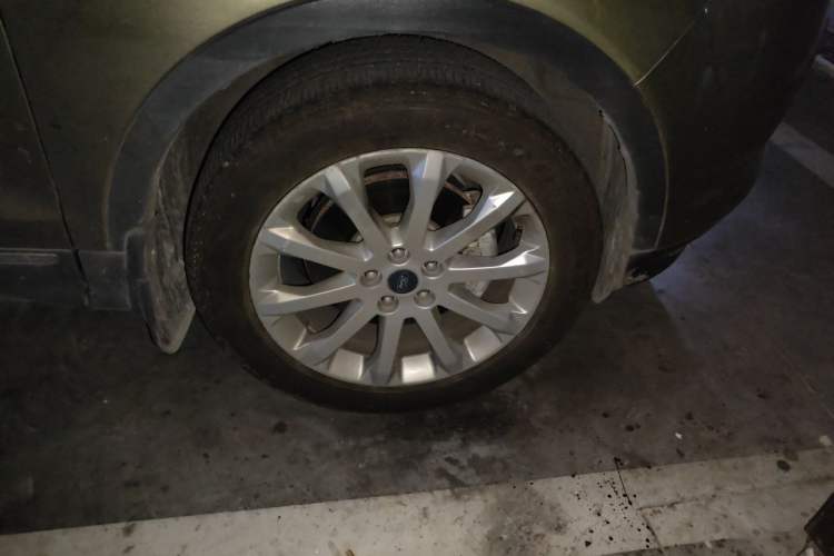 Used Ford Kuga 2015 1.5L GTDi Four-Wheel-Drive Elite Model Right Front Wheel Hub