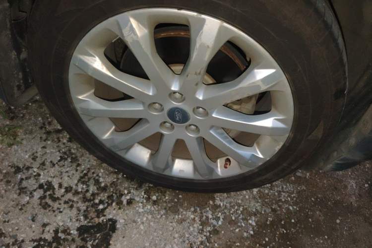 Used Ford Kuga 2015 1.5L GTDi Four-Wheel-Drive Elite Model Right Front Wheel Hub