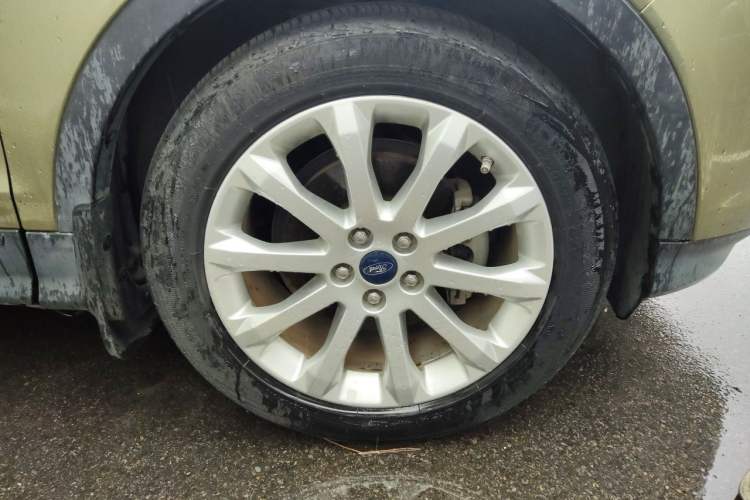 Used Ford Kuga 2015 1.5L GTDi Two-Wheel Drive Fashion Edition Right Front Wheel Hub