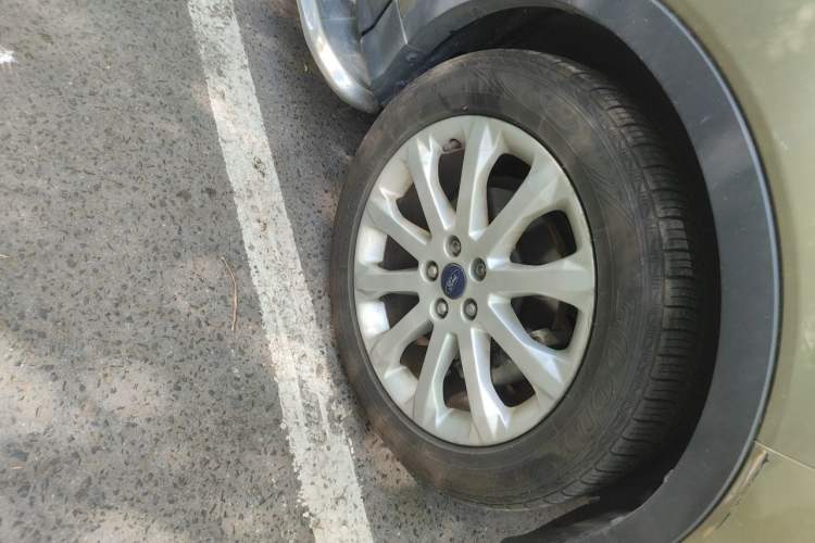 Used Ford Kuga 2015 1.5L GTDi Two-Wheel Drive Fashion Edition Right Front Wheel Hub
