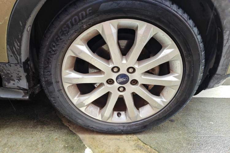 Used Ford Kuga 2015 1.5L GTDi Two-Wheel Drive Fashion Edition Right Front Wheel Hub