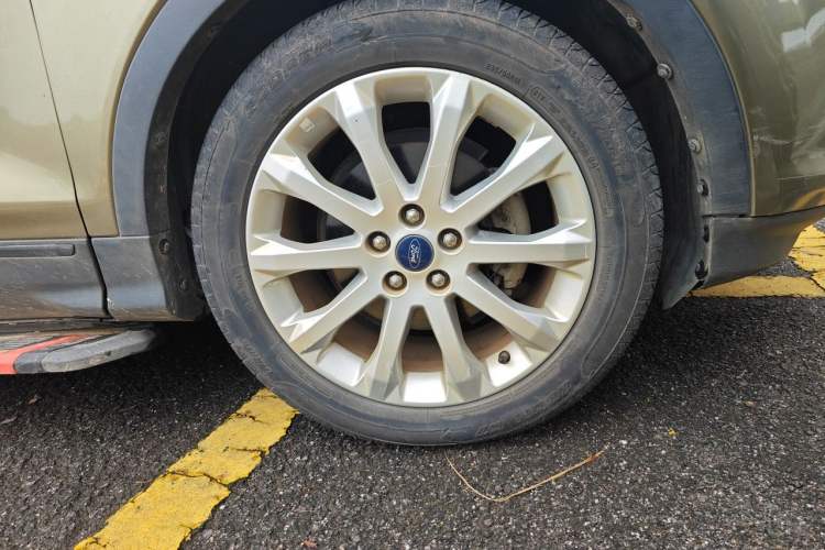 Used Ford Kuga 2015 1.5L GTDi Two-Wheel Drive Fashion Edition Right Front Wheel Hub