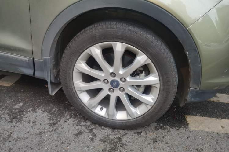 Used Ford Kuga 2015 1.5L GTDi Four-Wheel-Drive Elite Model Right Front Wheel Hub