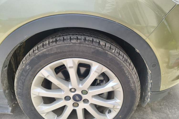 Used Ford Kuga 2015 2.0L GTDi Four-Wheel Drive Prestige Model Right Front Wheel Hub