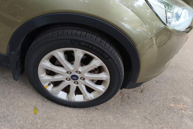 Used Ford Kuga 2015 1.5L GTDi Four-Wheel-Drive Elite Model Right Front Wheel Hub