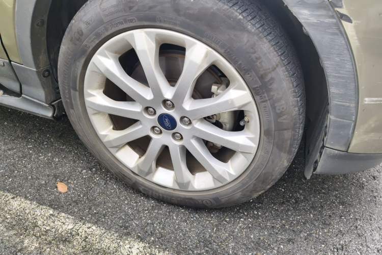 Used Ford Kuga 2015 1.5L GTDi Four-Wheel-Drive Elite Model Right Front Wheel Hub