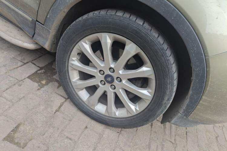 Used Ford Kuga 2015 1.5L GTDi Four-Wheel-Drive Elite Model Right Front Wheel Hub