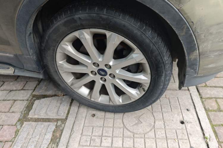 Used Ford Kuga 2015 1.5L GTDi Four-Wheel-Drive Elite Model Right Front Wheel Hub