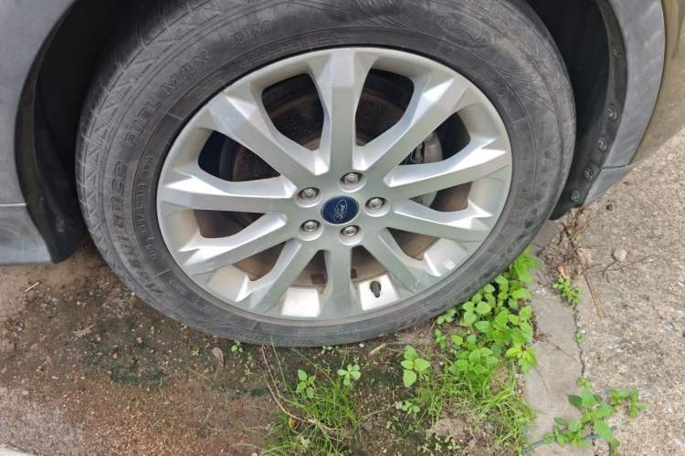 Used Ford Kuga 2015 1.5L GTDi Two-Wheel Drive Fashion Edition Right Front Wheel Hub
