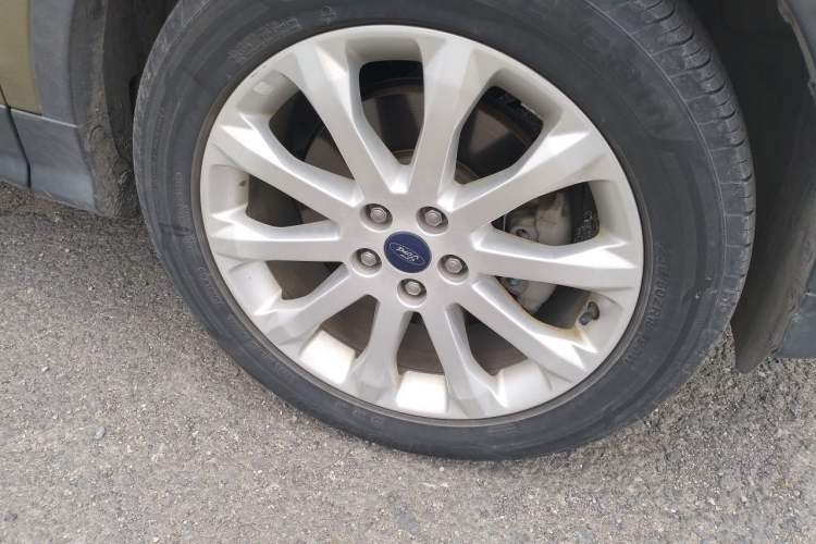 Used Ford Kuga 2015 1.5L GTDi Four-Wheel-Drive Elite Model Right Front Wheel Hub