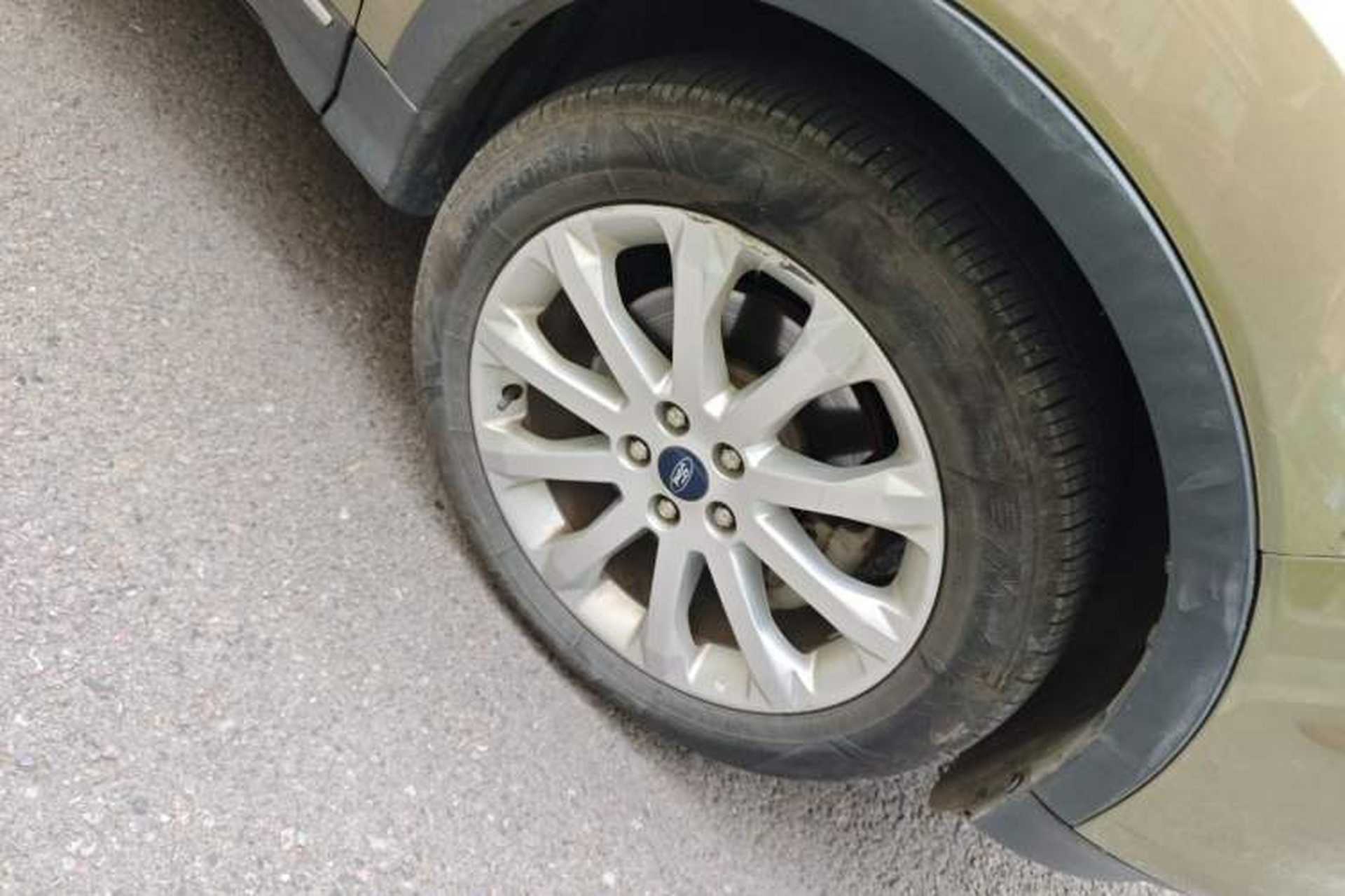 Used Ford Kuga 2015 1.5L GTDi Four-Wheel-Drive Elite Model Right Front Wheel Hub