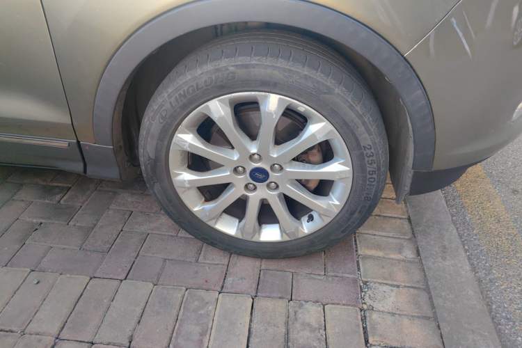 Used Ford Kuga 2015 1.5L GTDi Four-Wheel-Drive Elite Model Right Front Wheel Hub