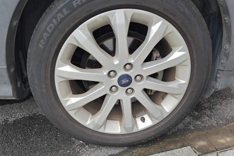 Used Ford Kuga 2015 1.5L GTDi Two-Wheel-Drive Comfort Model Right Front Wheel Hub
