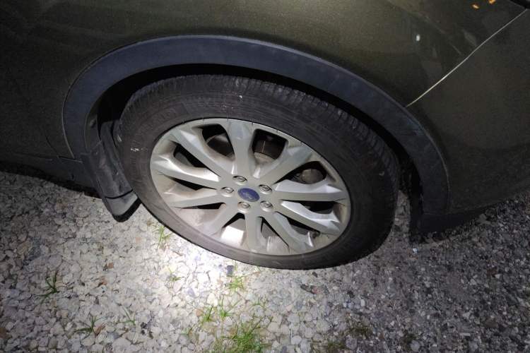 Used Ford Kuga 2015 1.5L GTDi Two-Wheel-Drive Comfort Model Right Front Wheel Hub