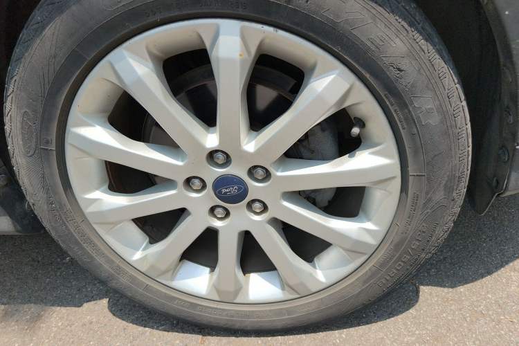 Used Ford Kuga 2015 1.5L GTDi Four-Wheel-Drive Elite Model Right Front Wheel Hub