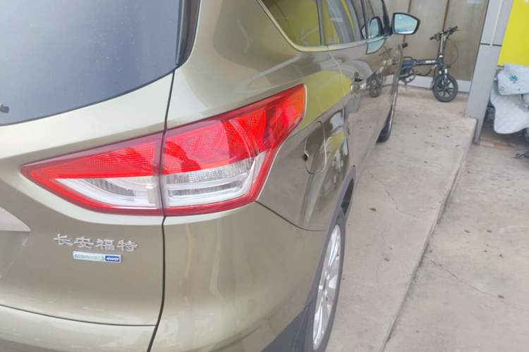 Used Ford Kuga 2015 2.0L GTDi Four-Wheel Drive Prestige Model Right Rear Taillight