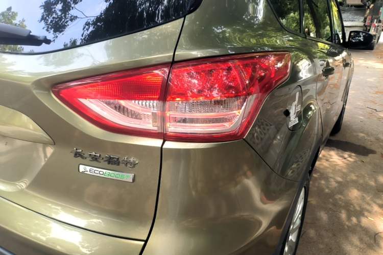 Used Ford Kuga 2015 1.5L GTDi Two-Wheel-Drive Comfort Model Right Rear Taillight