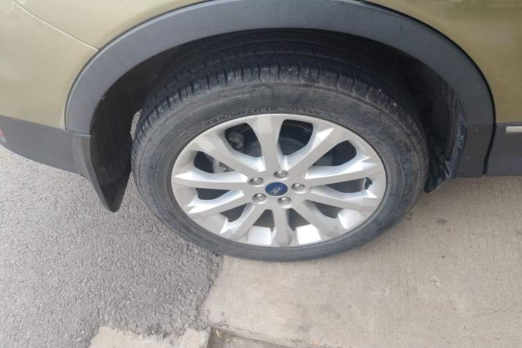 Used Ford Kuga 2015 2.0L GTDi Four-Wheel Drive Prestige Model Right Rear Wheel Hub
