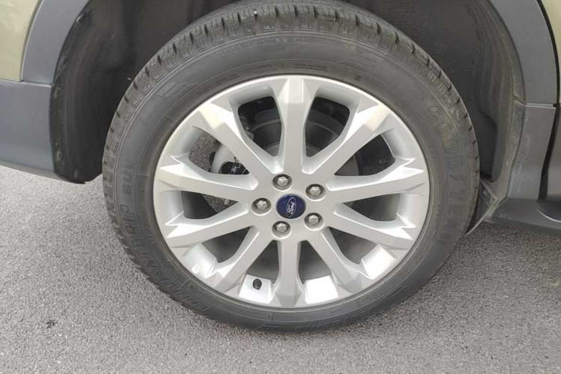 Used Ford Kuga 2015 2.0L GTDi Four-Wheel Drive Prestige Model Right Rear Wheel Hub