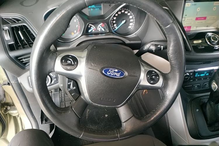 Used Ford Kuga 2015 1.5L GTDi Two-Wheel-Drive Comfort Model Steering Wheel