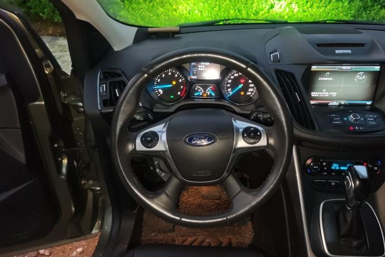 Used Ford Kuga 2015 1.5L GTDi Four-Wheel-Drive Elite Model Steering Wheel