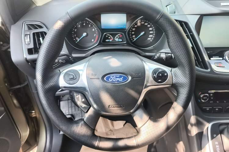 Used Ford Kuga 2015 2.0L GTDi Four-Wheel Drive Prestige Model Steering Wheel