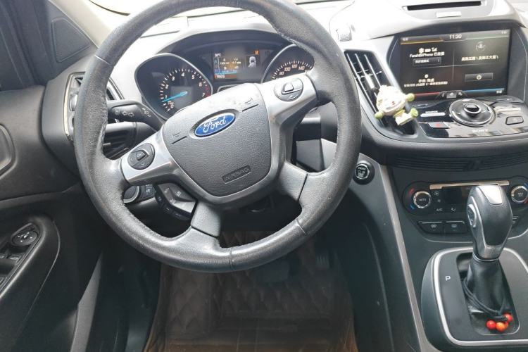 Used Ford Kuga 2015 2.0L GTDi Four-Wheel-Drive Sport Model Steering Wheel