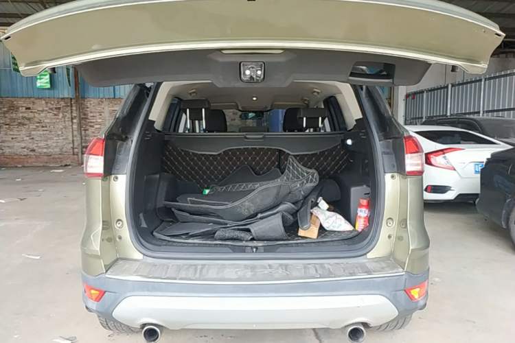 Used Ford Kuga 2015 1.5L GTDi Two-Wheel-Drive Comfort Model Trunk