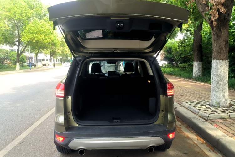 Used Ford Kuga 2015 1.5L GTDi Two-Wheel-Drive Comfort Model Trunk