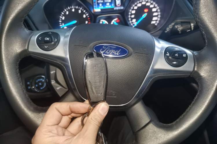 Used Ford Kuga 2015 1.5L GTDi Four-Wheel-Drive Elite Model Vehicle Key