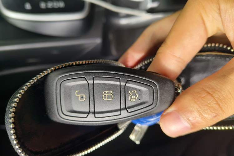 Used Ford Kuga 2015 1.5L GTDi Four-Wheel-Drive Elite Model Vehicle Key