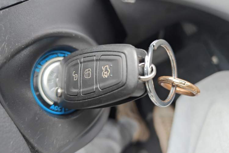 Used Ford Kuga 2015 1.5L GTDi Two-Wheel-Drive Comfort Model Vehicle Key