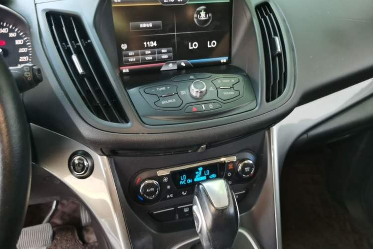 Used Ford Kuga 2015 1.5L GTDi Four-Wheel-Drive Elite Model Audio And AC Panel