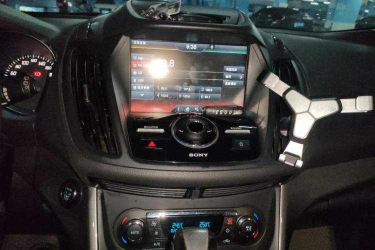 Used Ford Kuga 2015 2.0L GTDi Four-Wheel Drive Prestige Model Audio And AC Panel