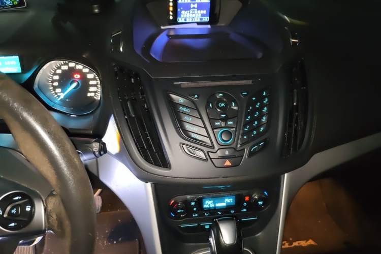 Used Ford Kuga 2015 1.5L GTDi Two-Wheel Drive Fashion Edition Audio And AC Panel