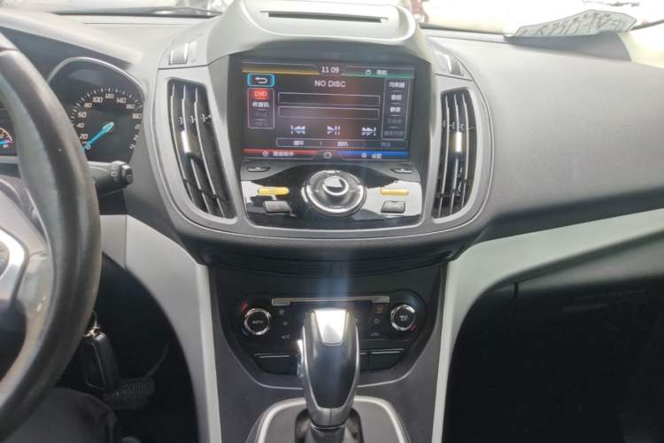 Used Ford Kuga 2015 1.5L GTDi Two-Wheel Drive Fashion Edition Audio And AC Panel