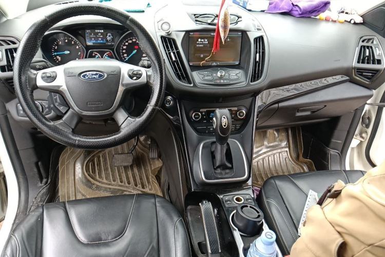 Used Ford Kuga 2015 2.0L GTDi Four-Wheel-Drive Sport Model Center Console