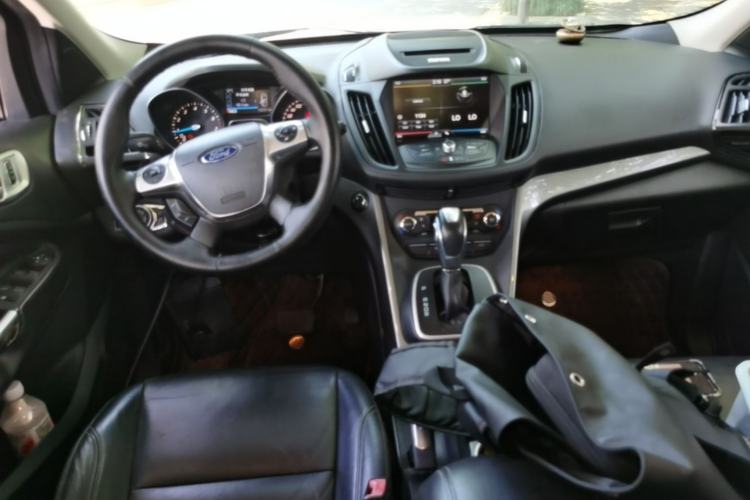 Used Ford Kuga 2015 1.5L GTDi Four-Wheel-Drive Elite Model Center Console