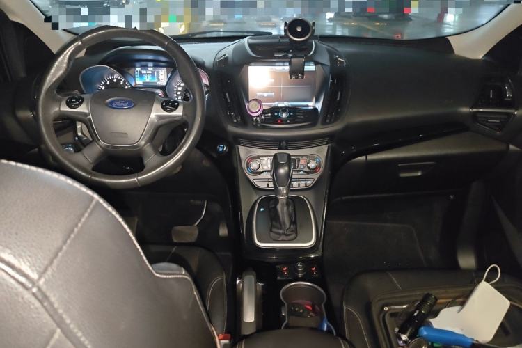 Used Ford Kuga 2015 2.0L GTDi Four-Wheel-Drive Sport Model Center Console