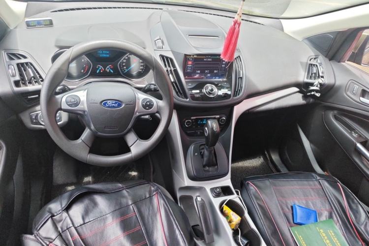 Used Ford Kuga 2015 1.5L GTDi Two-Wheel-Drive Comfort Model Center Console