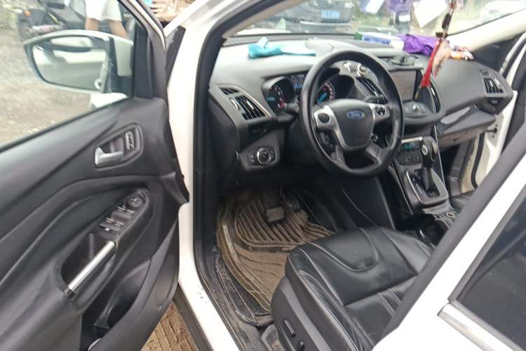 Used Ford Kuga 2015 2.0L GTDi Four-Wheel-Drive Sport Model Driver Seat